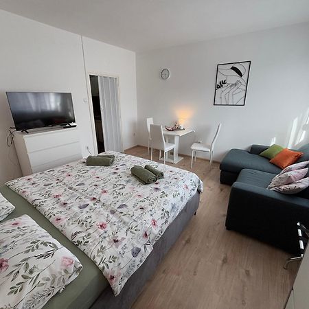 App Karla Apartment พูลา ภายนอก รูปภาพ