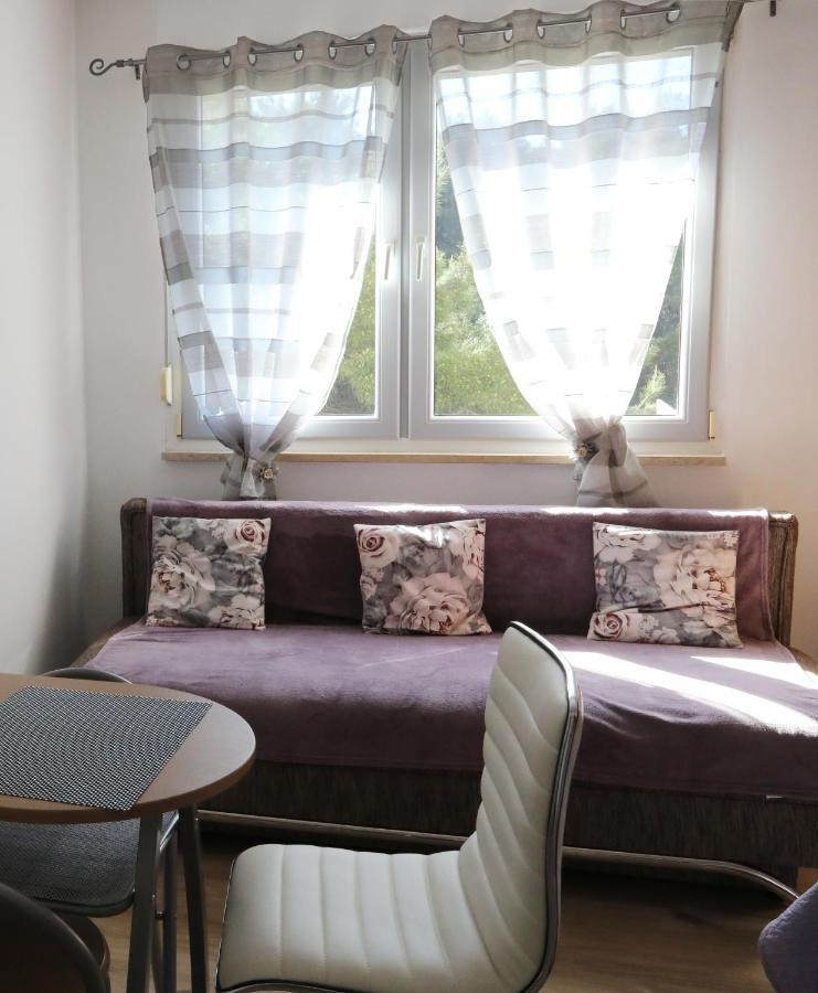 App Karla Apartment พูลา ภายนอก รูปภาพ