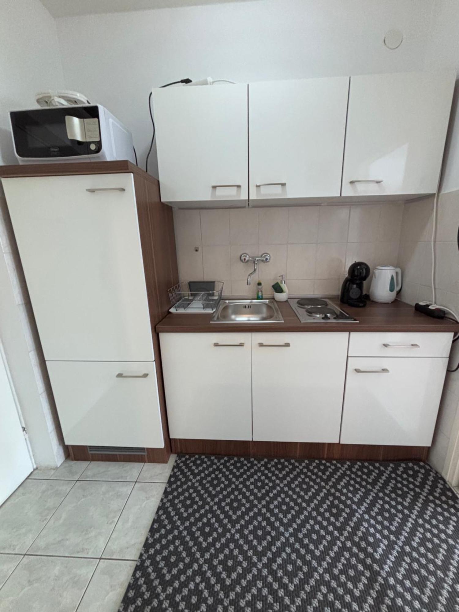 App Karla Apartment พูลา ภายนอก รูปภาพ