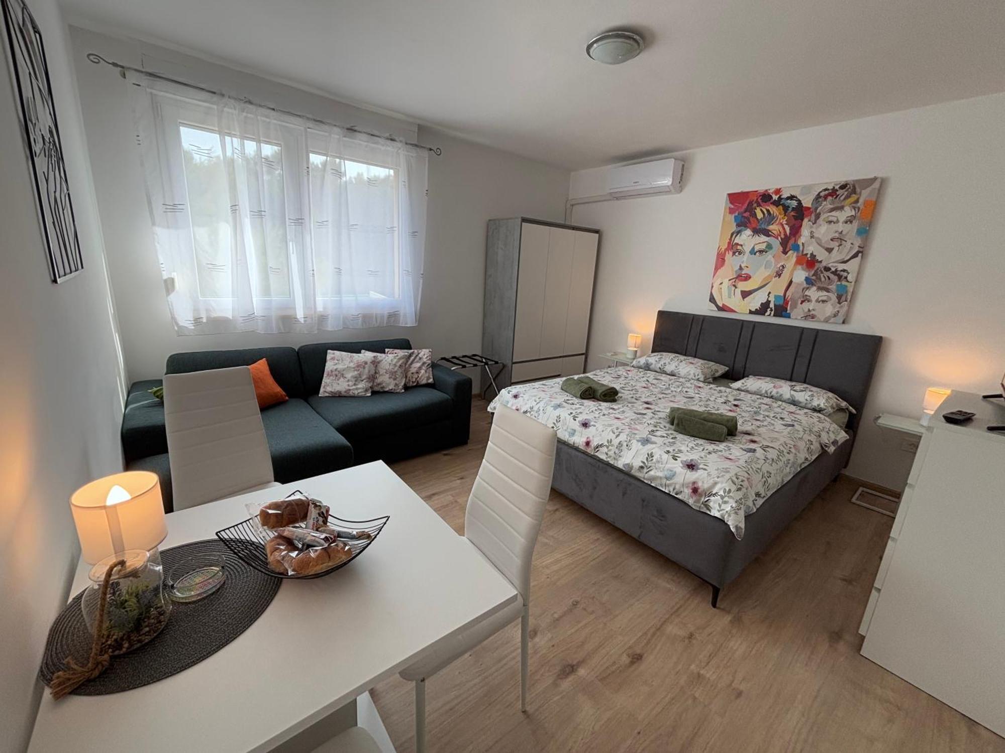 App Karla Apartment พูลา ภายนอก รูปภาพ