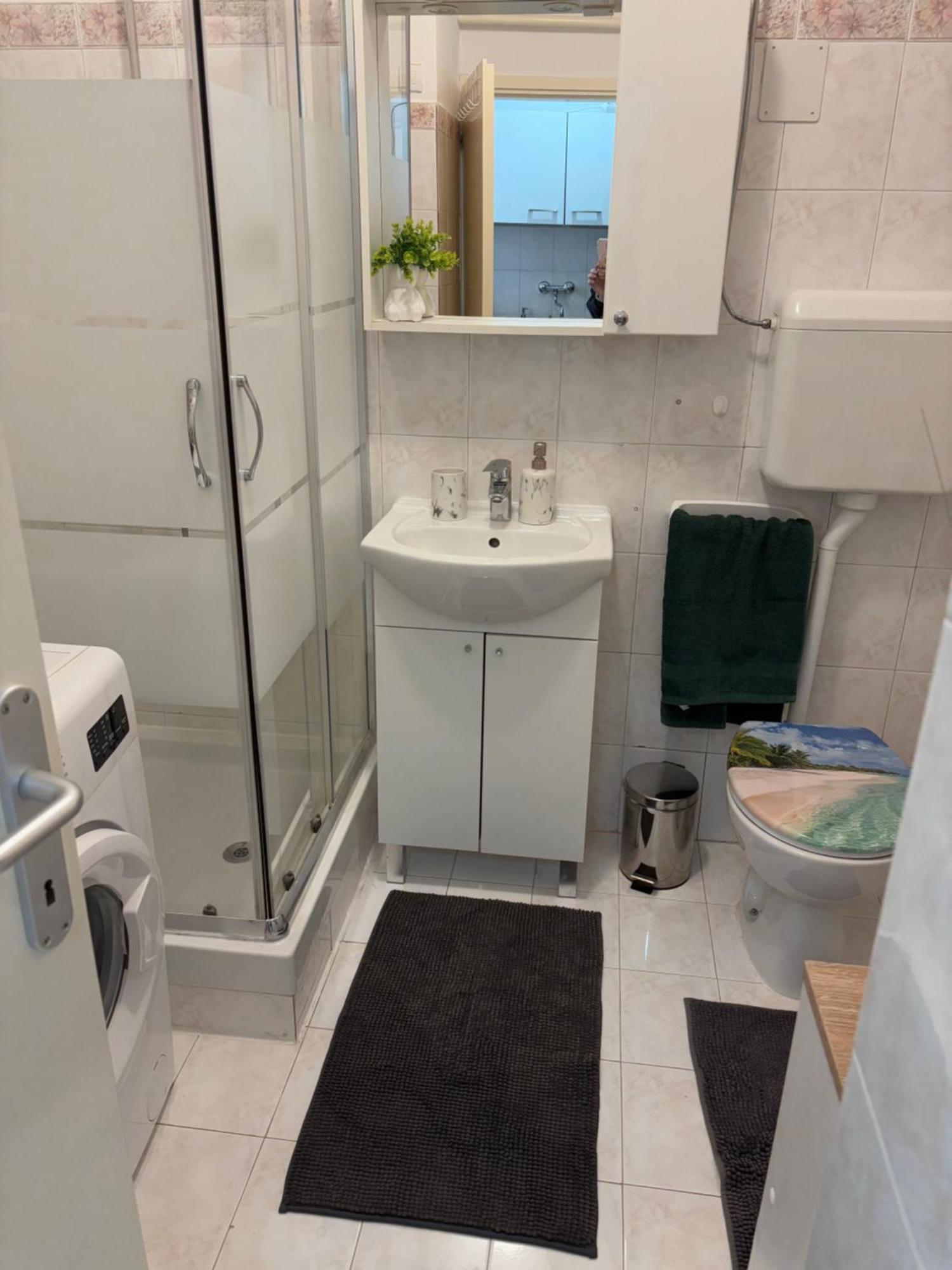 App Karla Apartment พูลา ภายนอก รูปภาพ