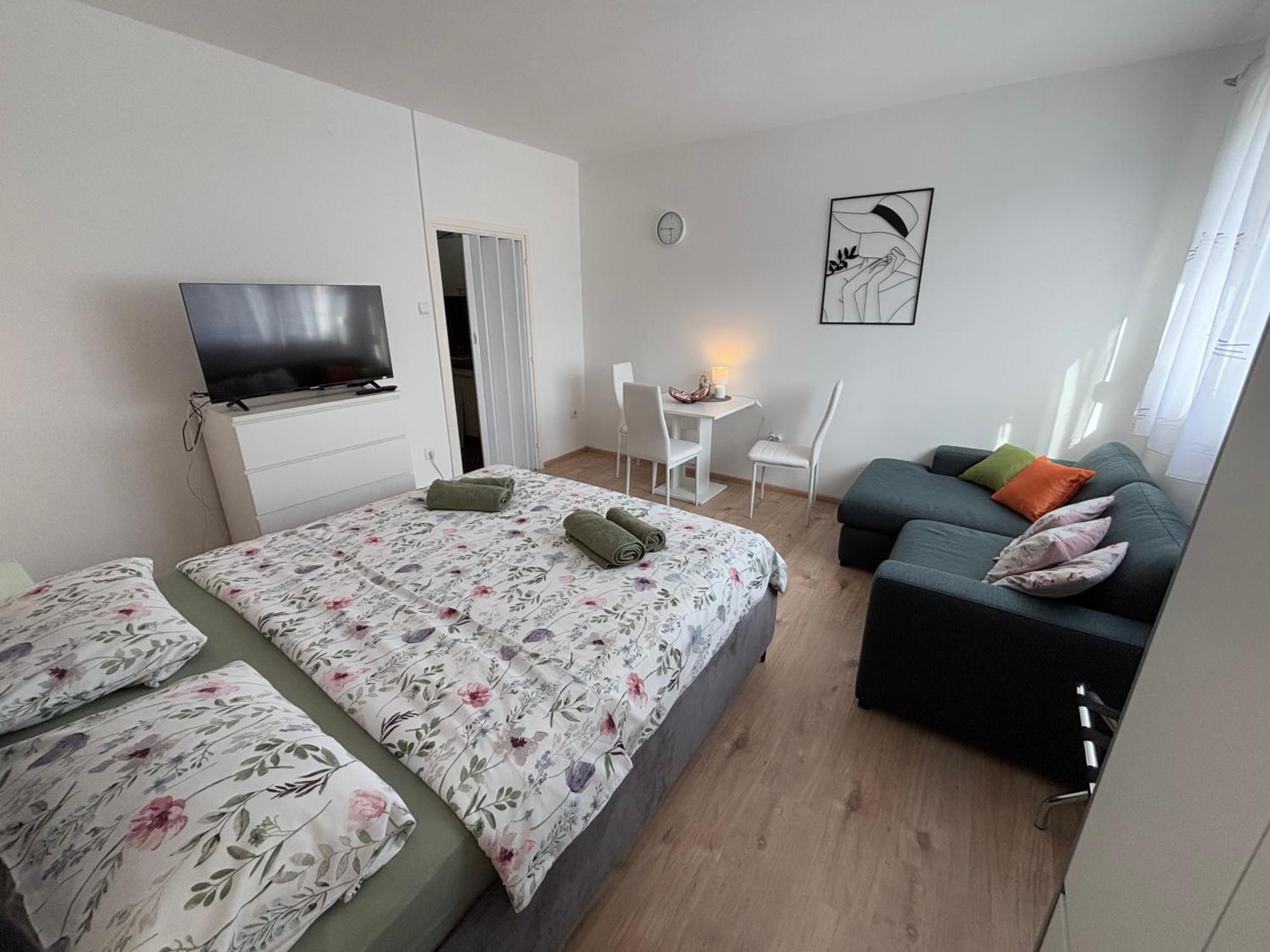 App Karla Apartment พูลา ภายนอก รูปภาพ